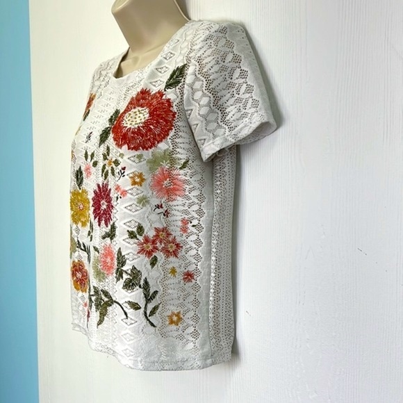Zara - Bright Floral White Lace Short Sleeve Top Size Small - Picture 6 of 11